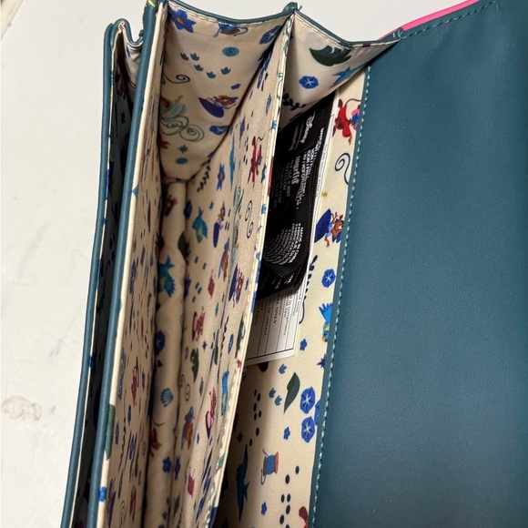 Loungefly
Disney Cinderella Storybook
Crossbody Bag Purse - Picture 4 of 6